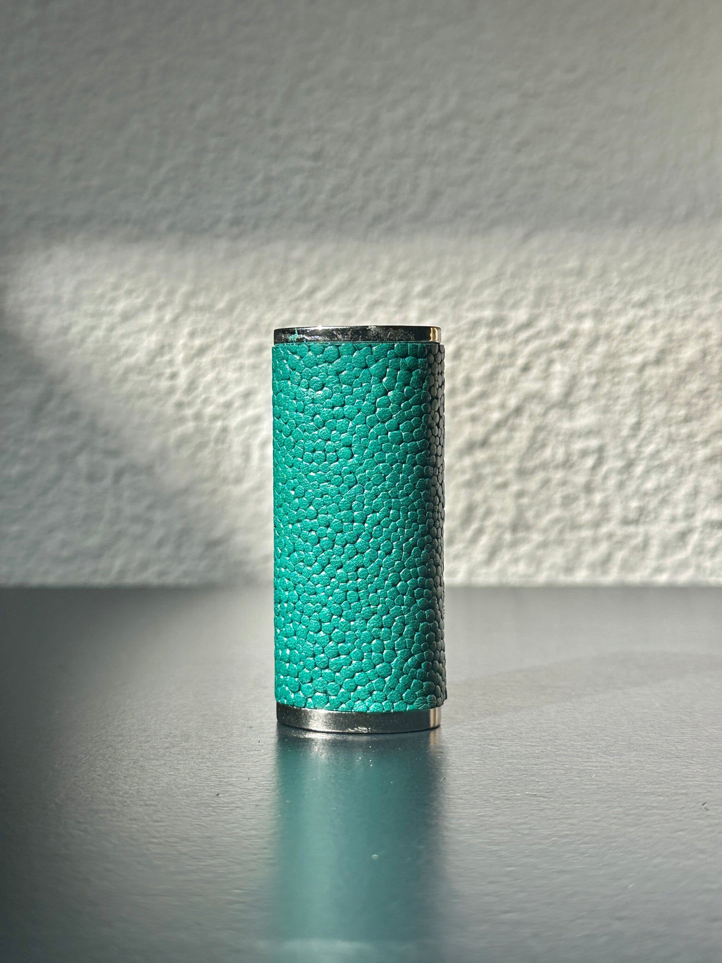 Lighter Case in Turquoise Stingray